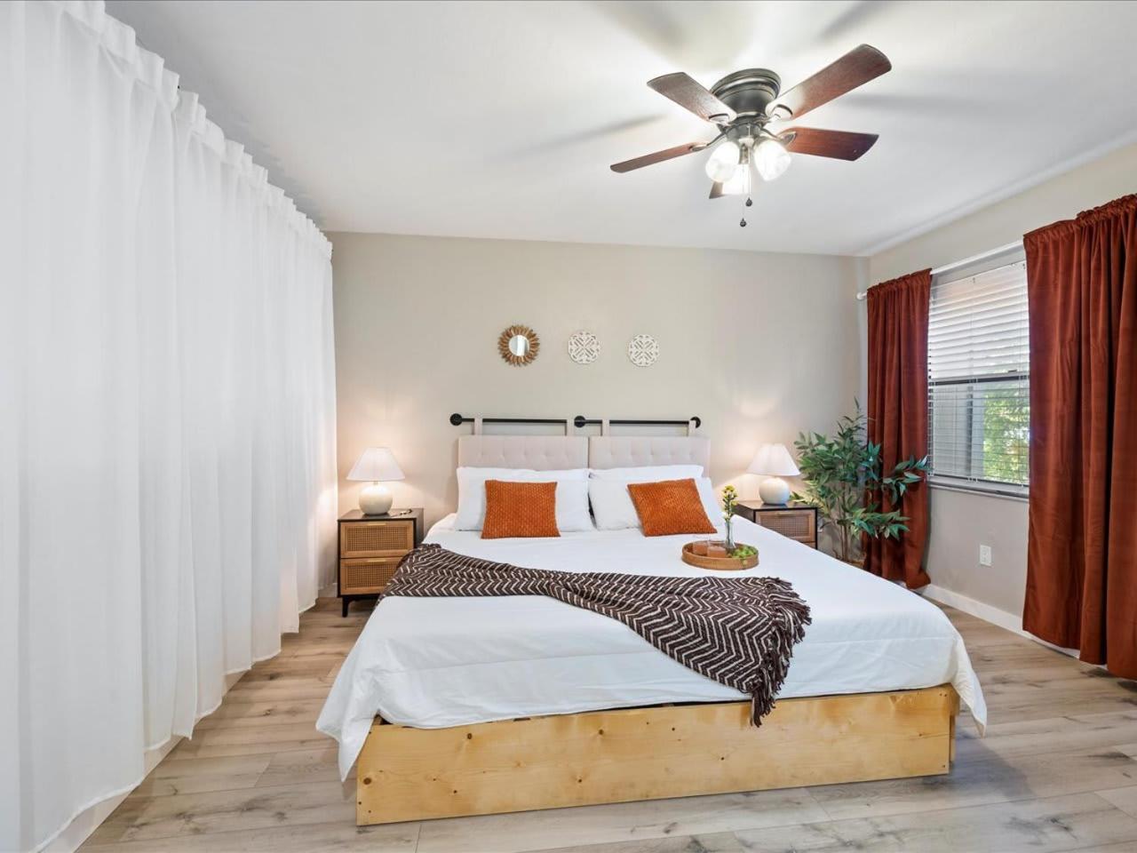 Artist'S Tower Townhome Just Renovated W Loft Gainesville Dış mekan fotoğraf